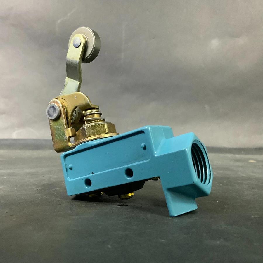 Used HONEYWELL B2E6-2RQ2 MICRO SWITCH ($20 OBO)