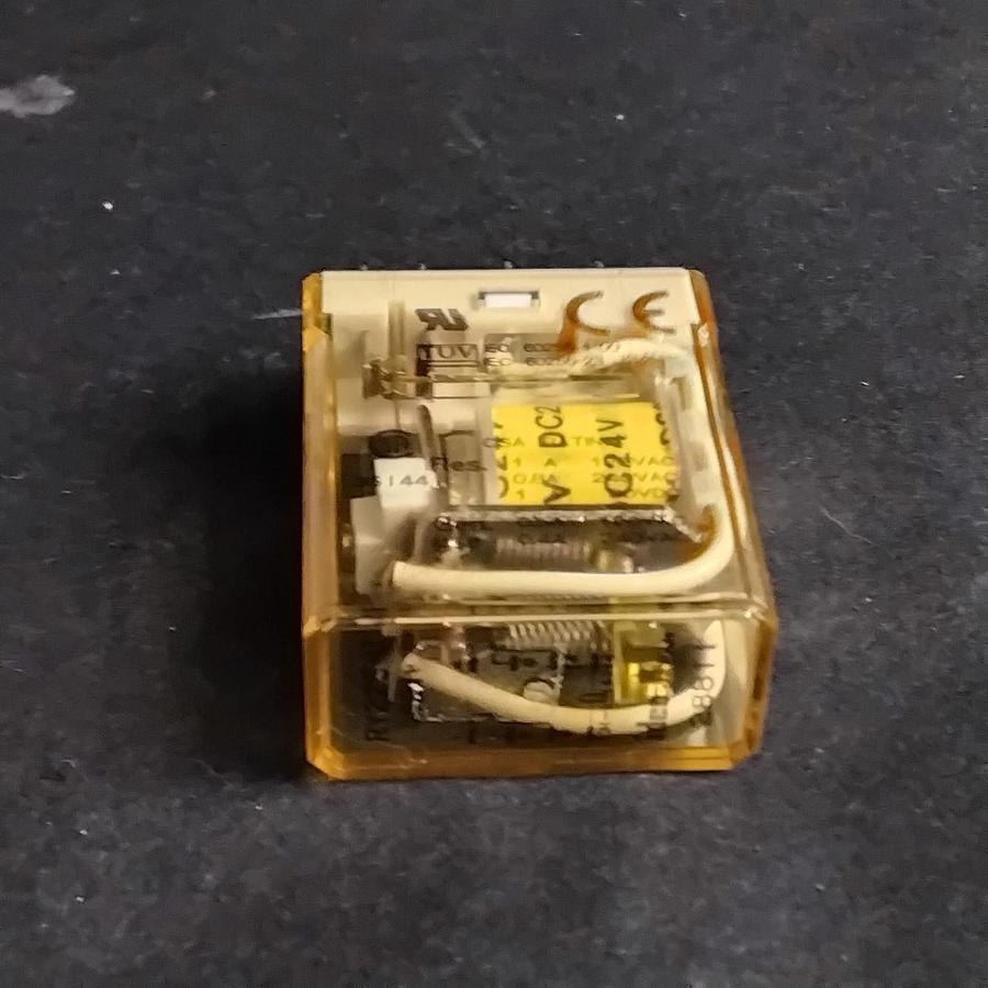 Used IDEC RY22S-U RELAY ($5 OBO)