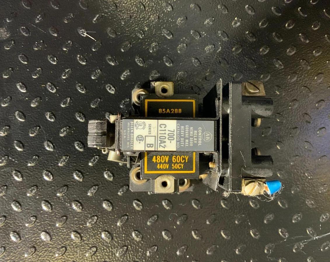 ALLEN BRADLEY 700-C110A2 ($74.99 OBO)