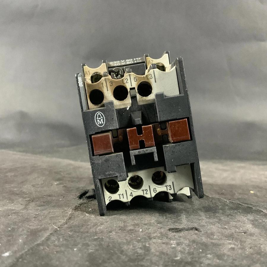 Used KLOCKNER MOELLER DIL00M CONTACTOR ($35 OBO)