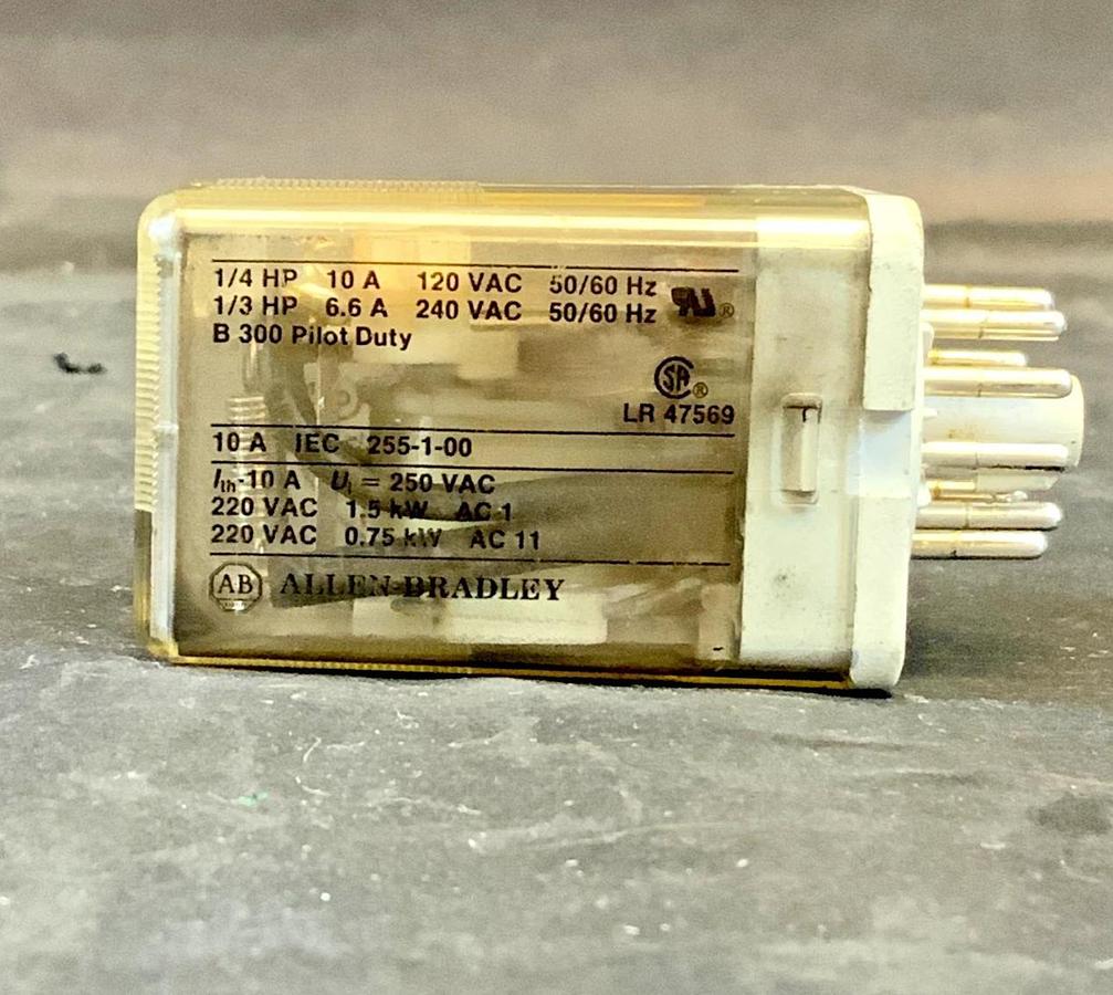 Used ALLEN BRADLEY 700 HA33A1-4 SERIES A ($10 OBO)