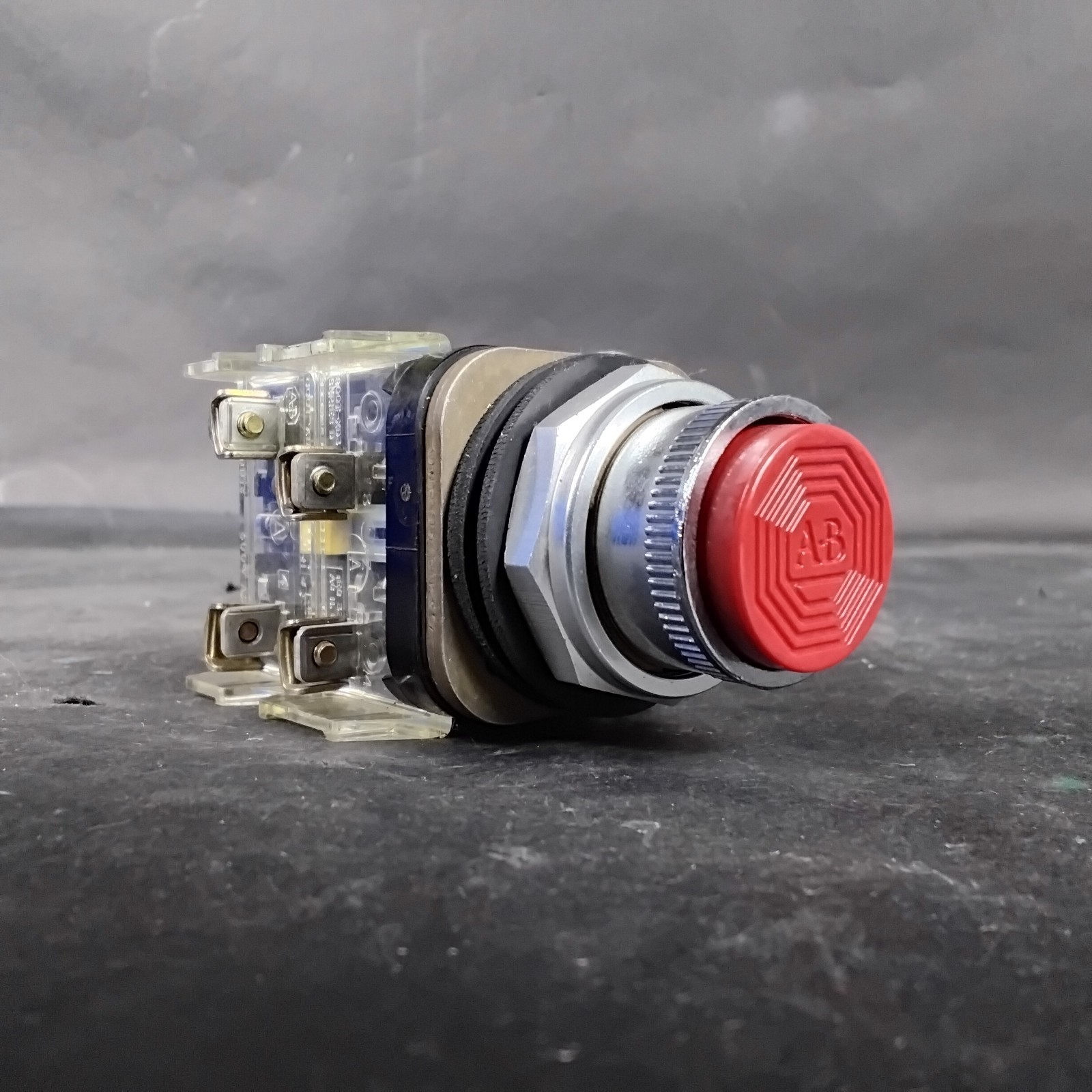 Used ALLEN BRADLEY 800T-KA SER T RED PUSHBUTTON ($35 OBO)