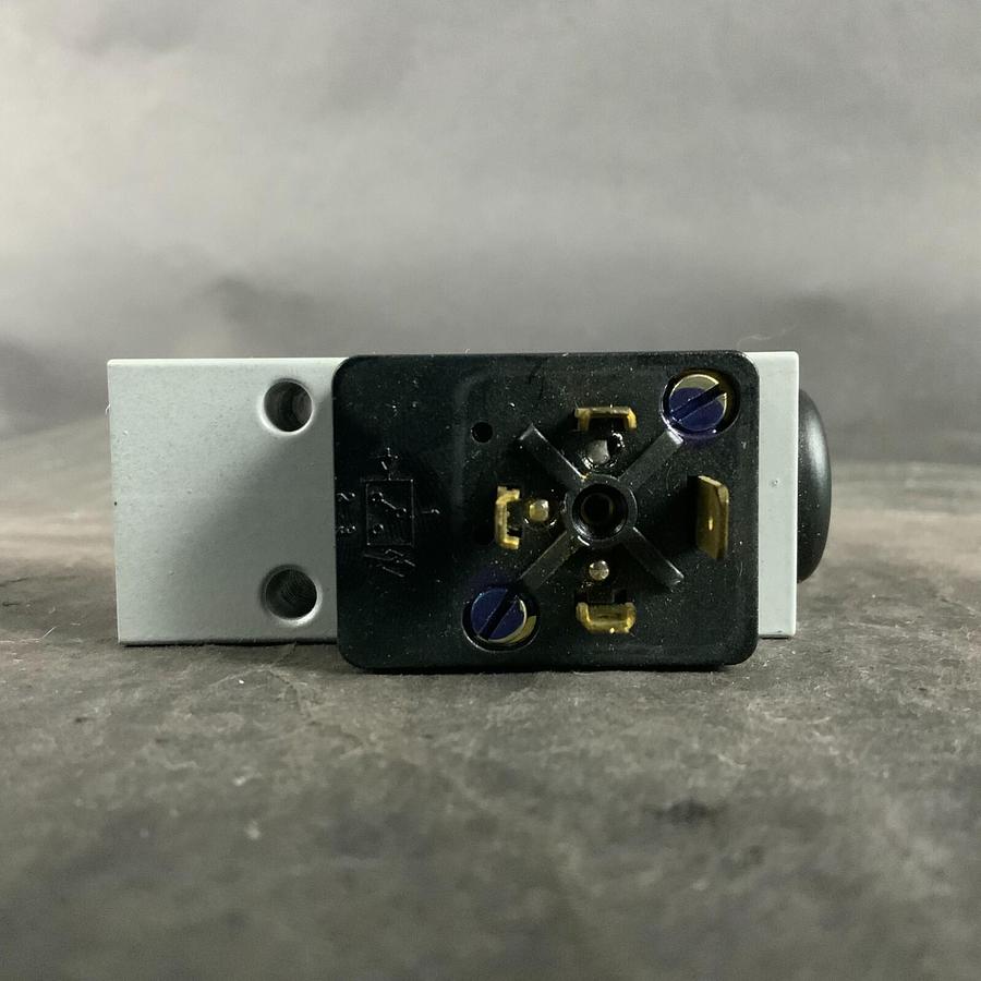 Used FESTO PEV-1/4-B PRESSURE SWITCH ($45 OBO)