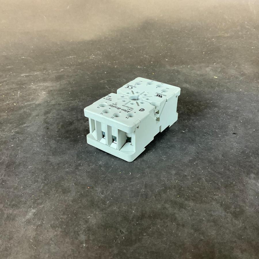 Used ALLEN BRADLEY 700-HN100 D RELAY SOCKET ($7 OBO)