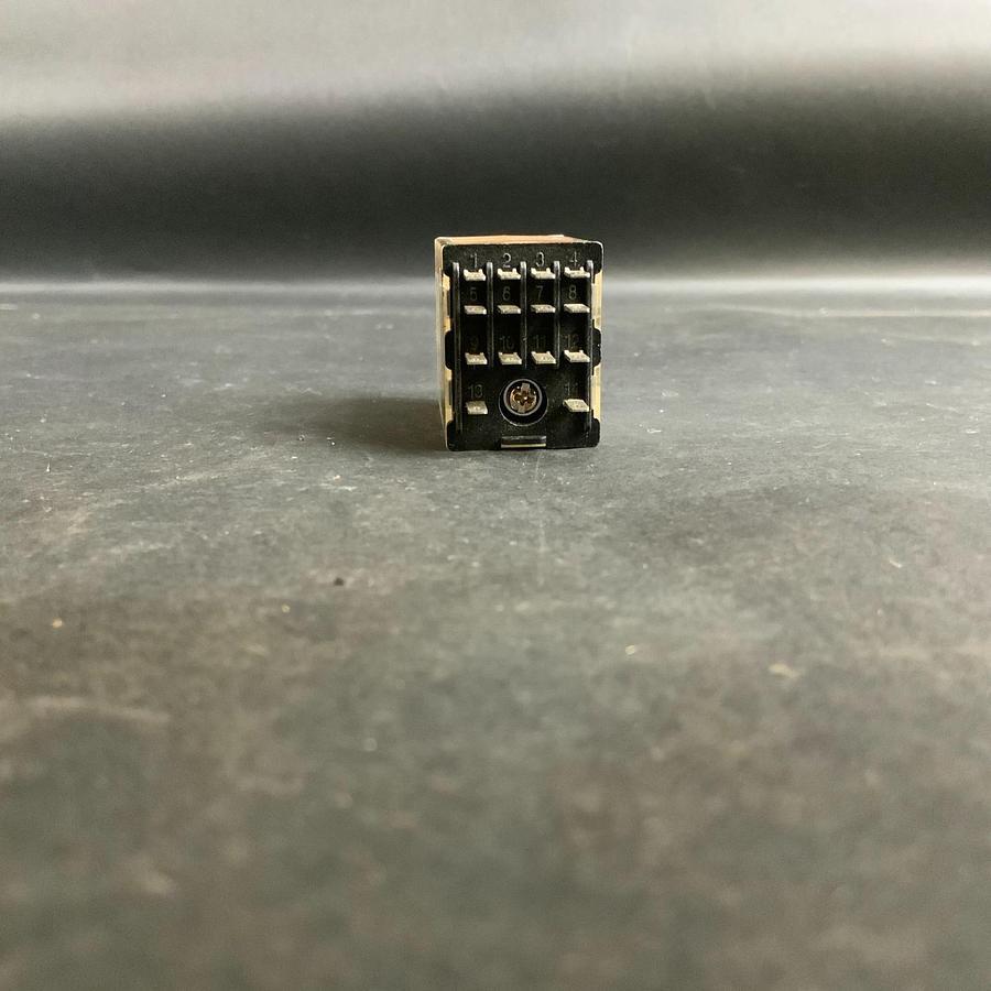 Used SCHNEIDER ELECTRIC 120VAC RELAY 50/60HZ ($20 OBO)