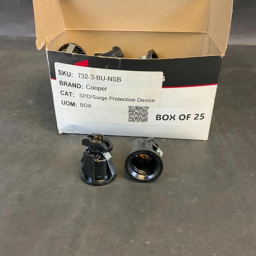 COOPER 732-3-BU LAMPHOLDER - BOX OF 25 ($50 OBO)