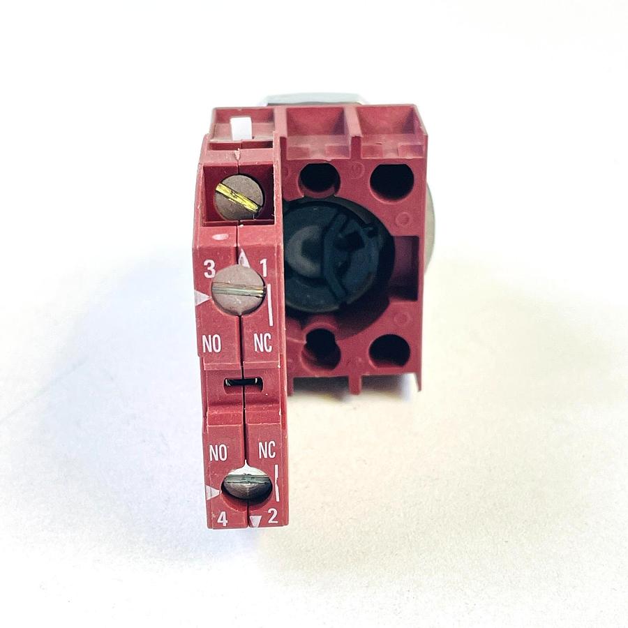 Used SIEMENS 3SB03-2MKB 3SB1400-0A 22MM 2-POS SELECTOR SWITCH 1NC 1NO 10A 660V CHROME