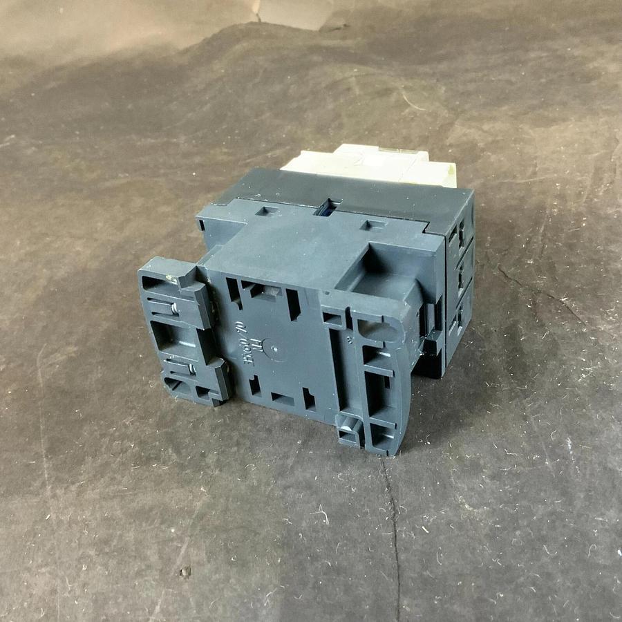Used SCHNEIDER ELECTRIC LC1D09G7 CONTACTOR ($ 15 OBO)