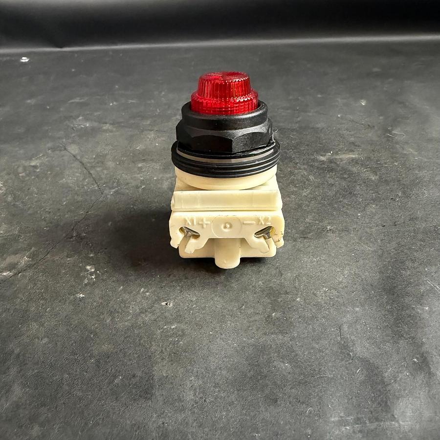 Used SCHNEIDER ELECTRIC 9001KM1 RED PILOT LIGHT ($25 OBO)