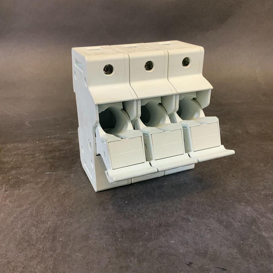 Used FERRAZ SHAWMUT US3J3 FUSE HOLDER ($15 OBO)
