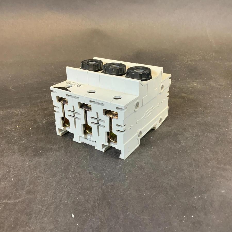 Used FERRAZ SHAWMUT LINDNER 1734 D01 NEOZED FUSE BASE ($25 OBO)