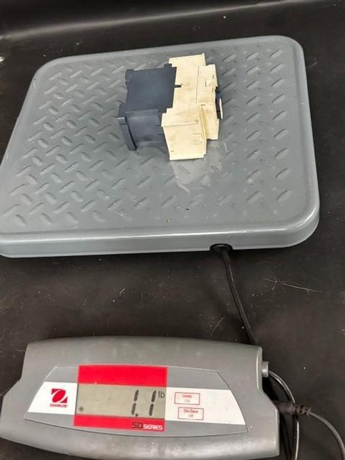 Used SCHNEIDER ELECTRIC CAD503BD CONTROL RELAY