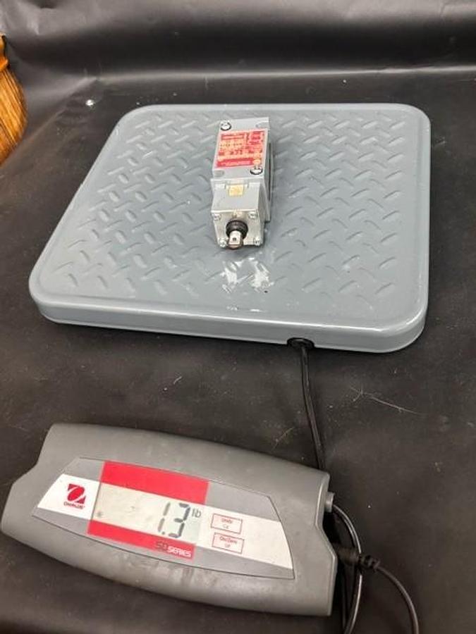 Used ALLEN BRADLEY 802T-DTPDS6 OILTIGHT LIMIT SWITCH
