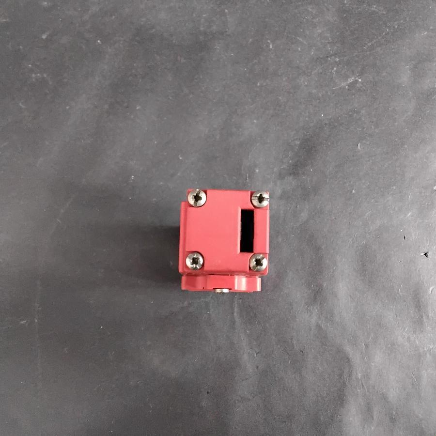Used ALLEN-BRADLEY GUARDMASTER 440K SAFETY INTERLOCK SWITCH ($20 OBO)