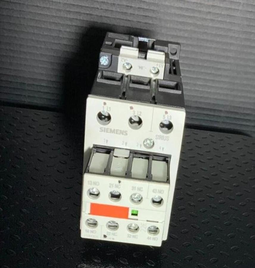 Used SIEMENS 3RT1035-1QB44-3MA0 ($19.99 OBO)