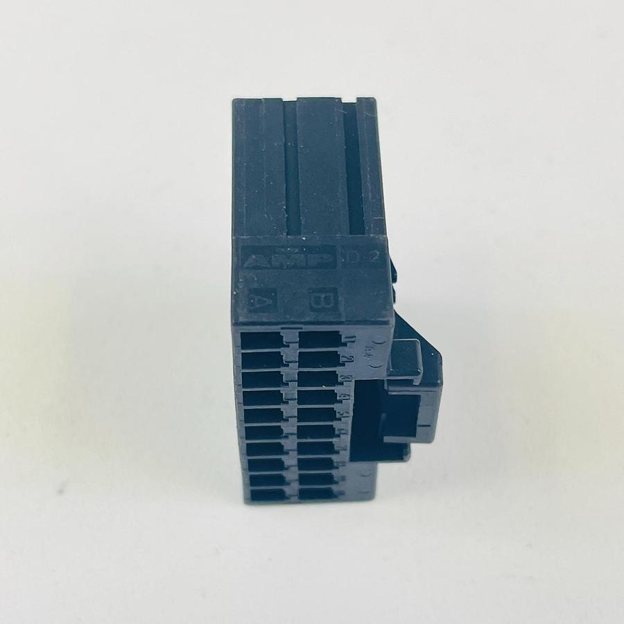 Used TE CONNECTIVITY AMP 2-1318118-9 D-2 Y 20-POS RECEPTACLE HOUSING CONNECTOR