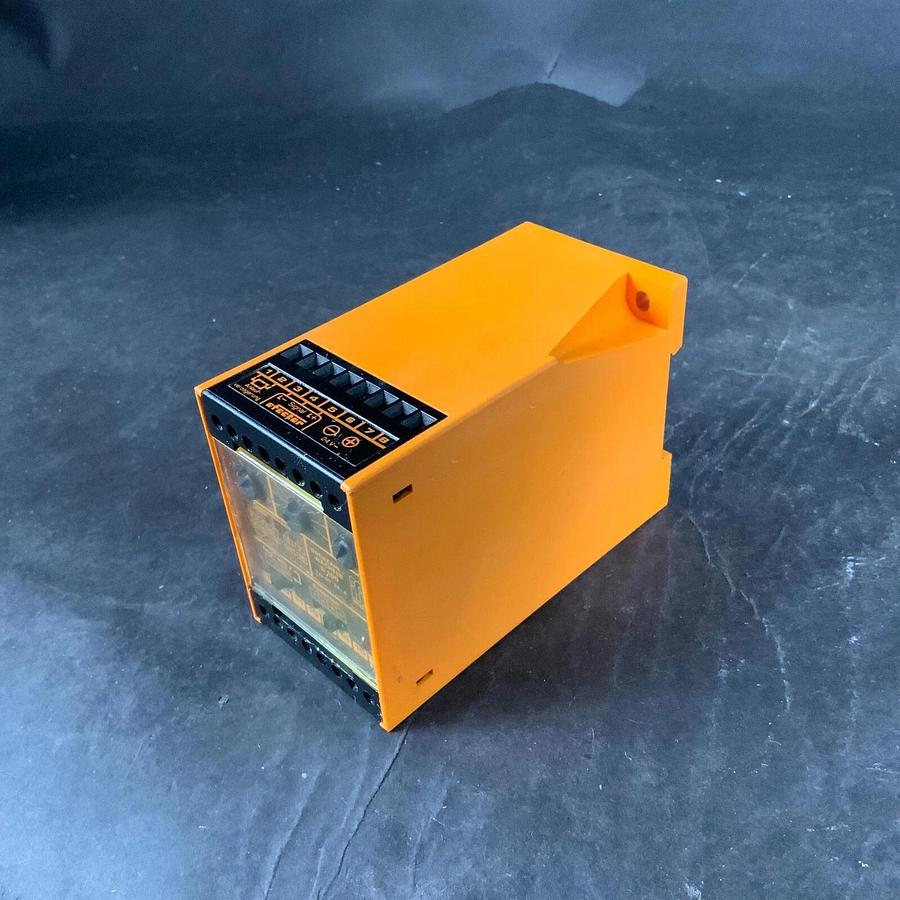 Used IFM ELECTRONIC DREHZAHLWÄCHTER D100 SPEED CONTROLLER ($25 OBO)