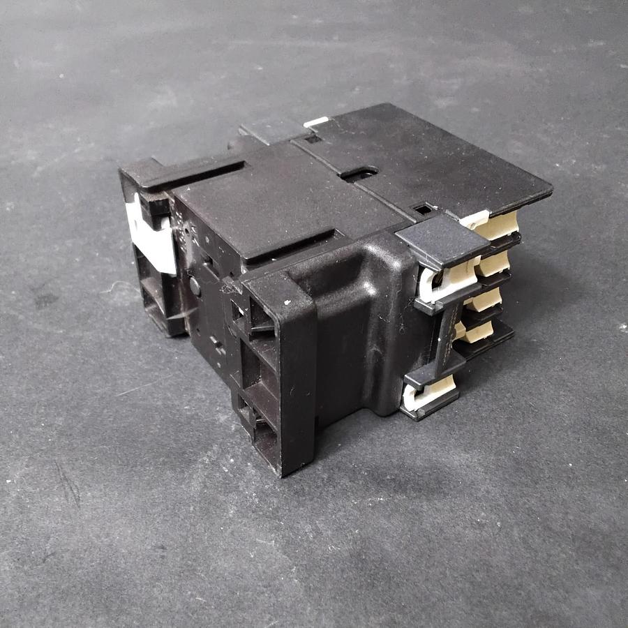 Used MOELLER DIL00M CONTACTOR - 220/240V ($22 OBO)