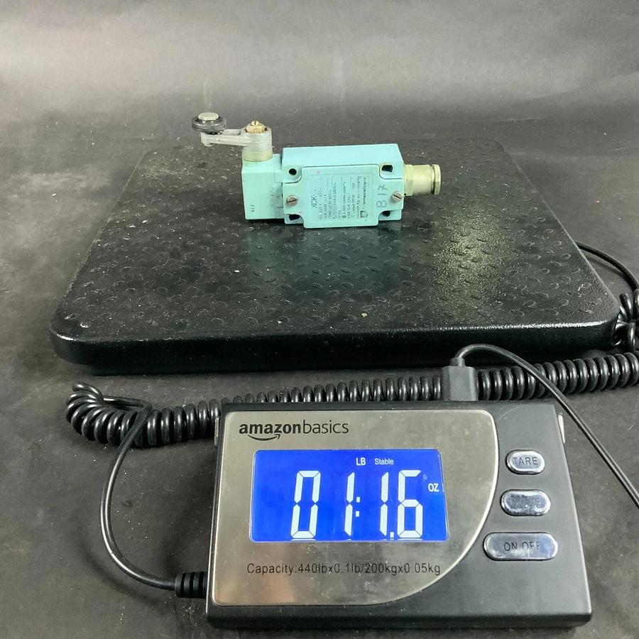 Used TELEMECANIQUE XCK-J LIMIT SWITCH + ZCK E05 HEAD ($20 OBO)
