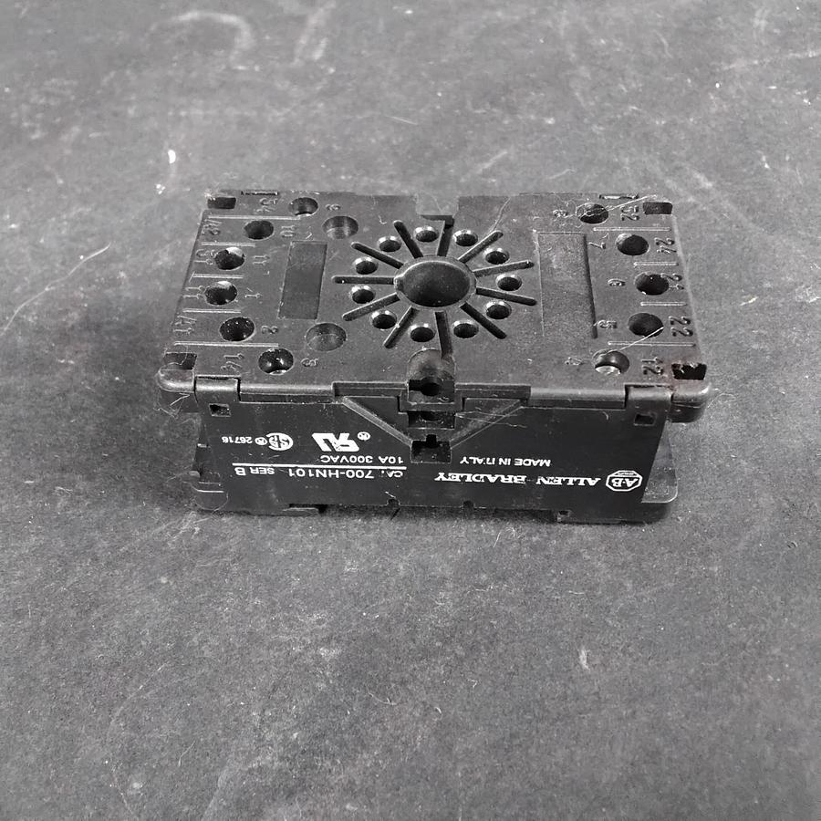 Used ALLEN-BRADLEY 700-HN101 RELAY SOCKET ($5 OBO)