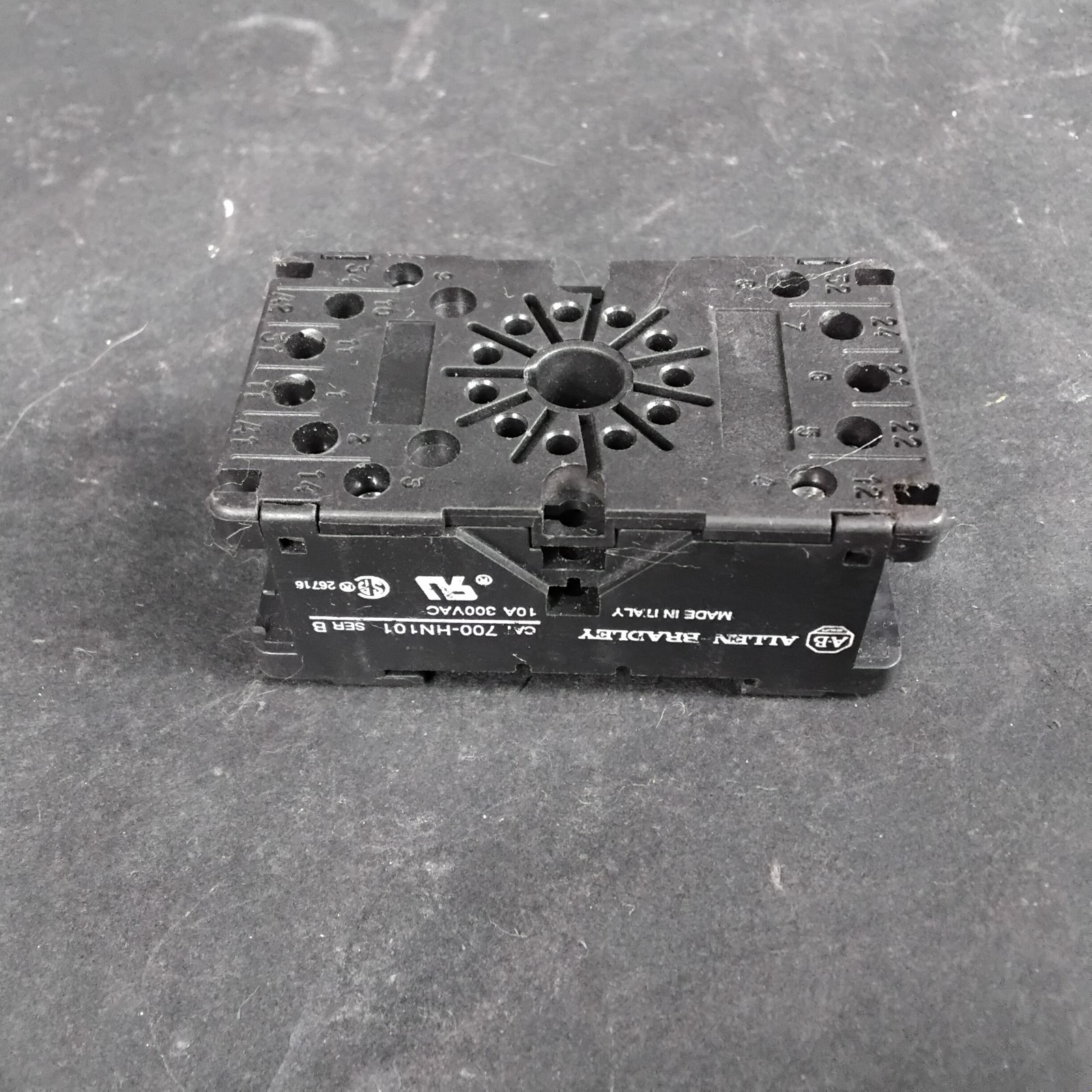 Used ALLEN-BRADLEY 700-HN101 RELAY SOCKET ($5 OBO)