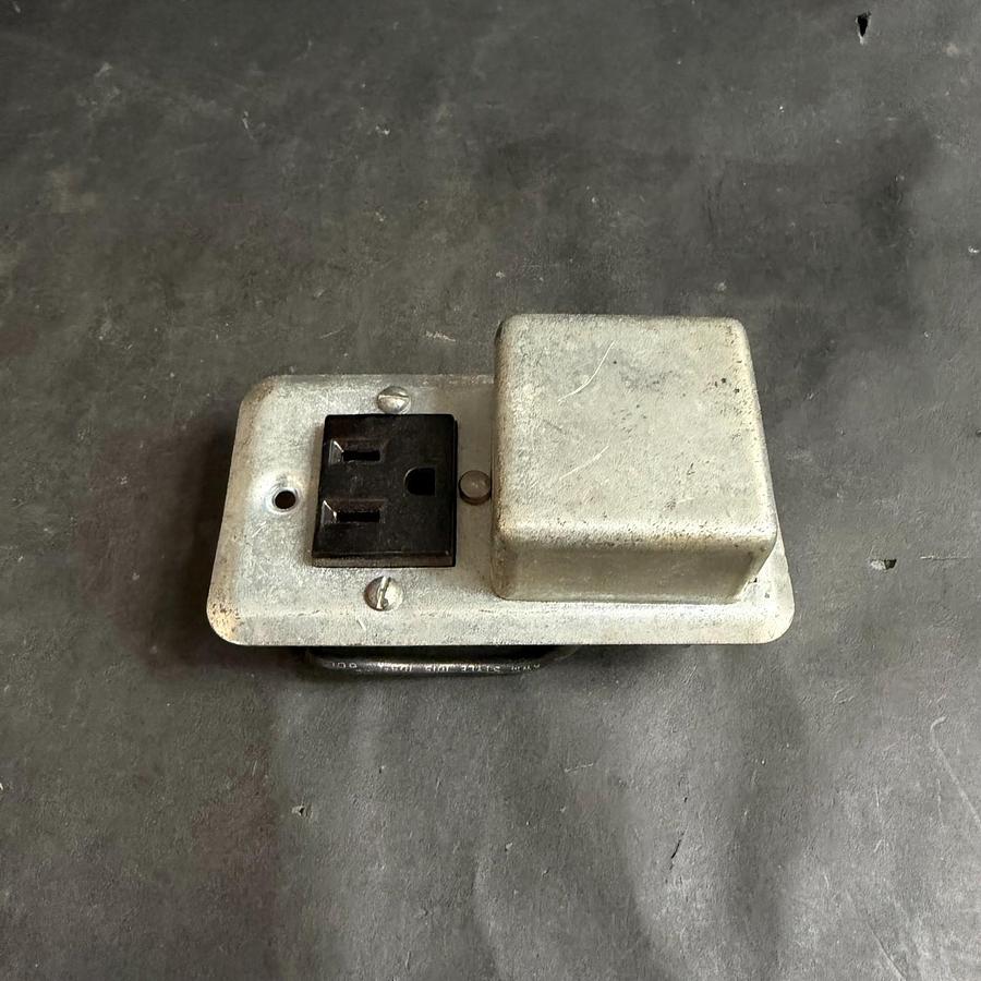 Used BUSSMANN SRU 15AMP PLUG FUSE BOX