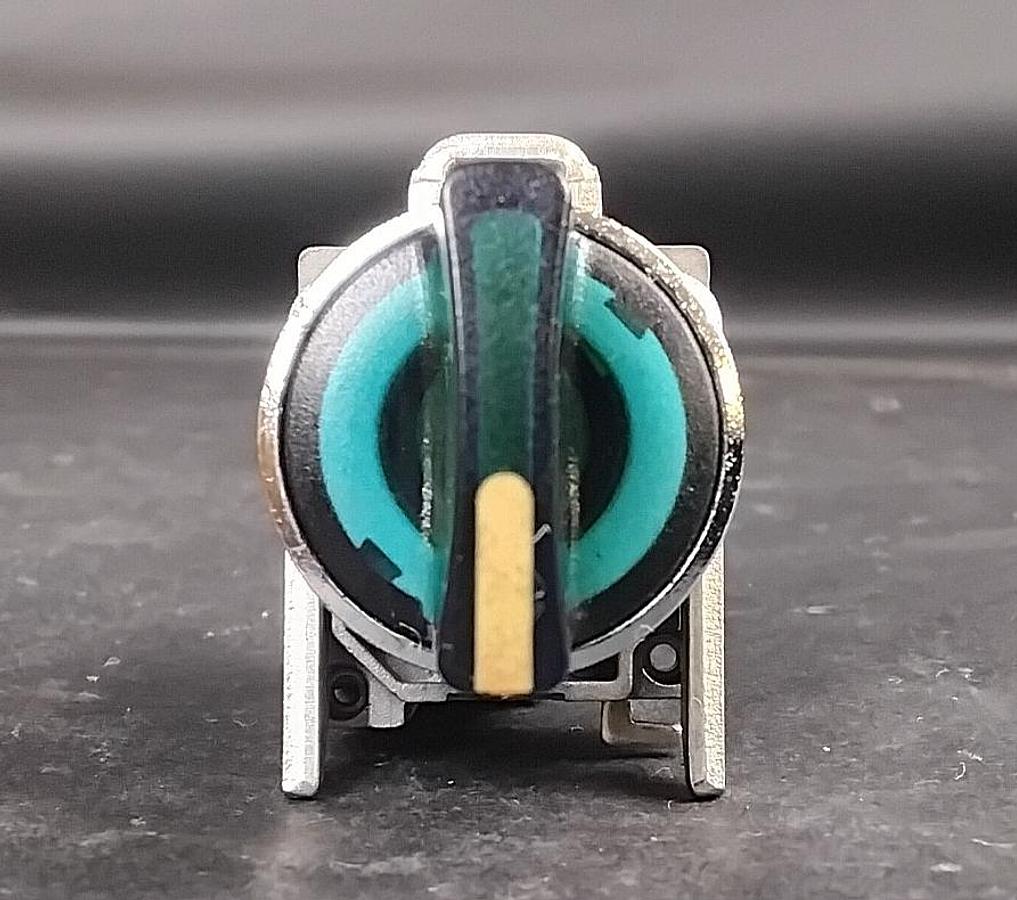 Used SCHNEIDER ZBE-101 GREEN SELECTOR SWITCH ($11 OBO)