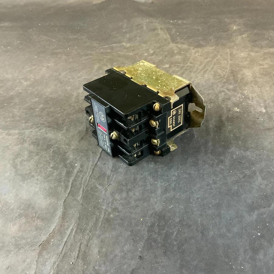Used ALLEN BRADLEY 700-N400A24 CONTROL RELAY ($15 OBO)