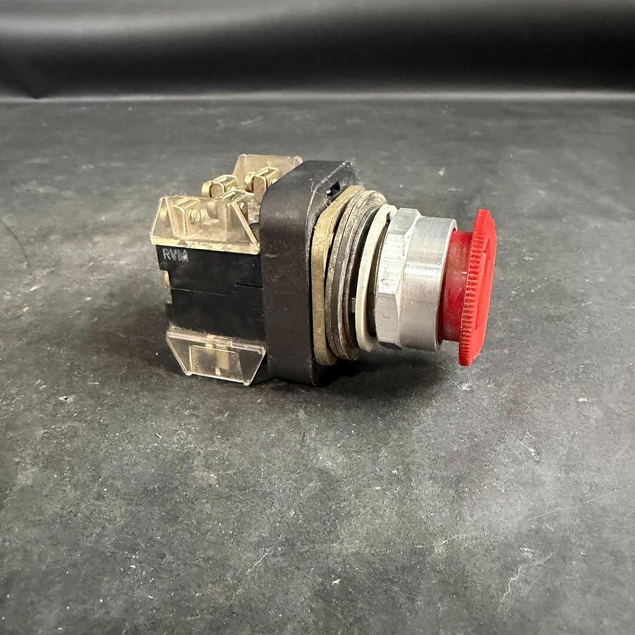 Used ALLEN BRADLEY 800T-FXT6A RED PUSHBUTTON ($35 OBO)