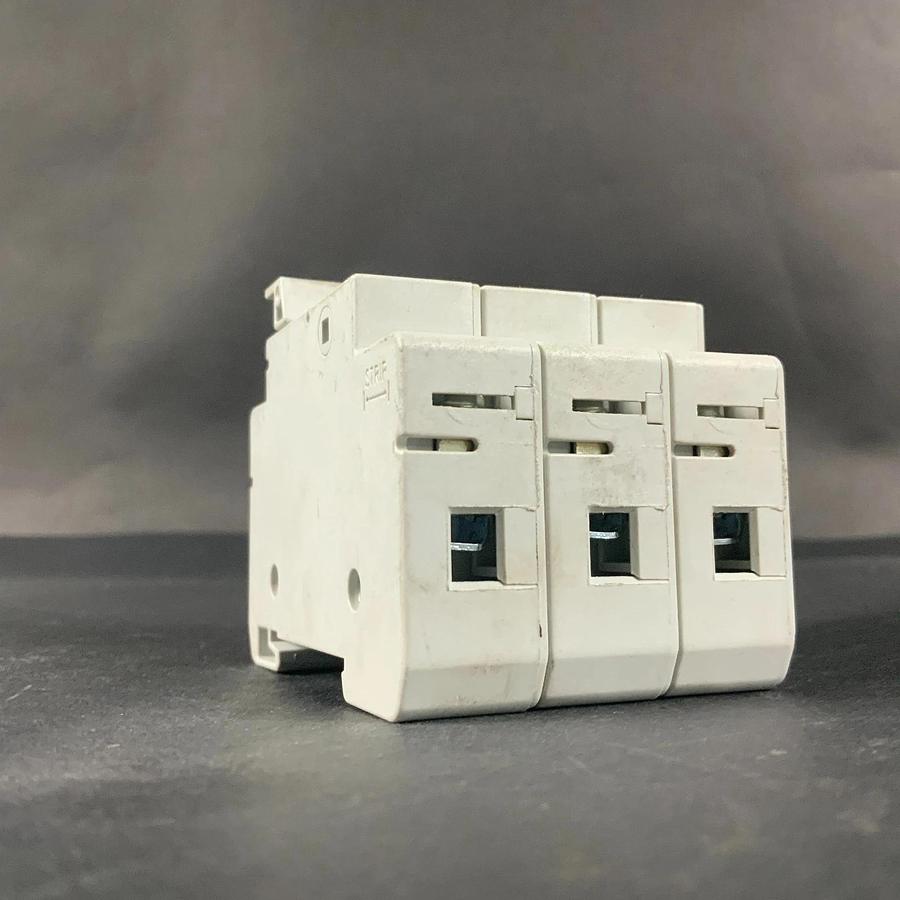 Used BUSSMANN CHM FUSE HOLDER ($15 OBO)