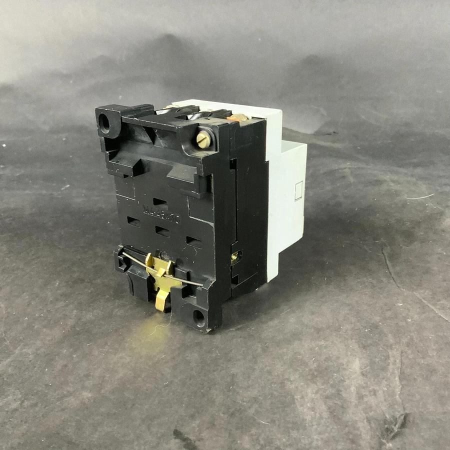 Used SIEMENS 3VE1000-8K MOTOR STARTER ($10 OBO)