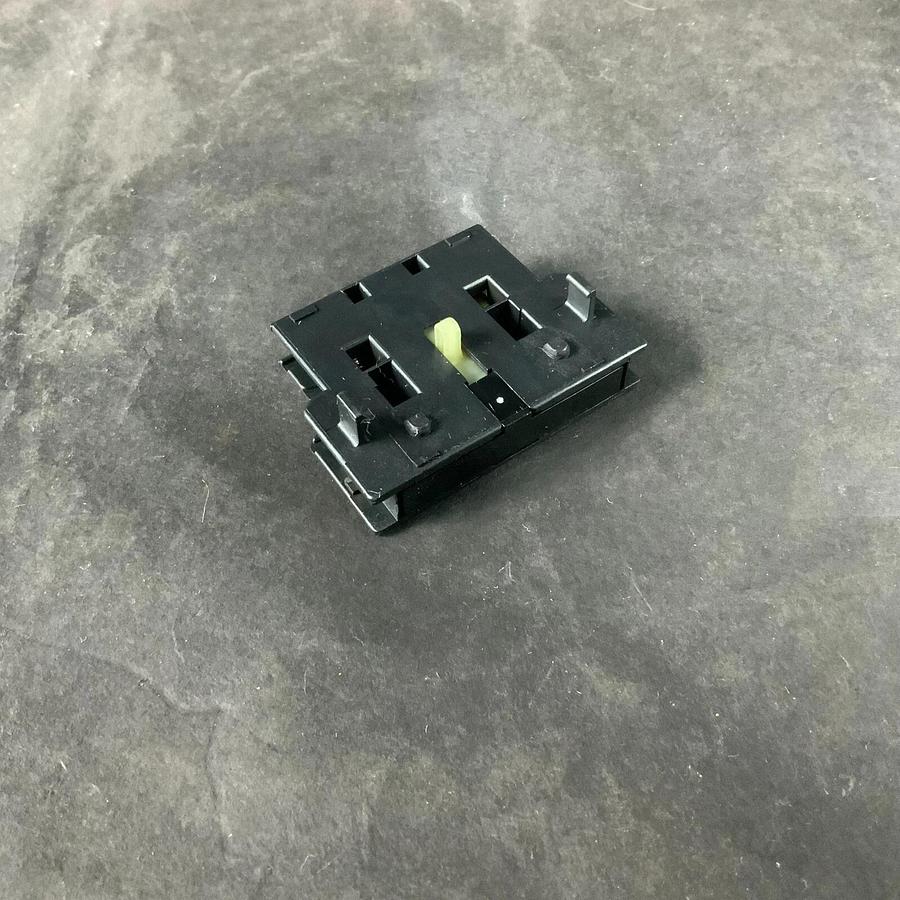 Used FUJI SZ-AR AUXILIARY CONTACTOR ($7 OBO)