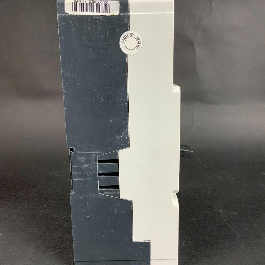 EATON HDJB3200 CIRCUIT BREAKER - NEW IN BOX ($1999.99 OBO)