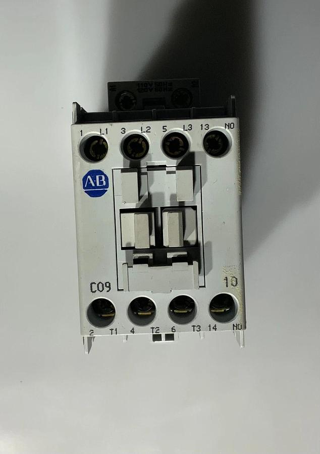 Used ALLEN BRADLEY 100-C0910A
