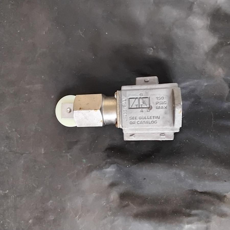 Used PARKER C9425 CONTROL VALVE ($102 OBO)
