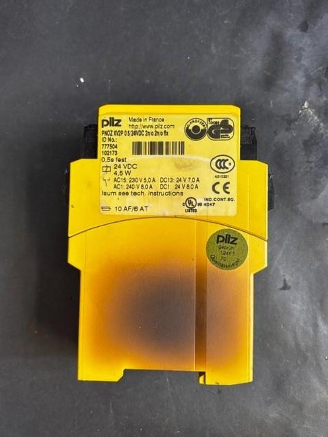 Used PILZ 777504 SAFETY RELAY ($21 OBO)