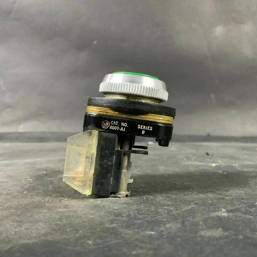 Used ALLEN BRADLEY 800T-A1 GREEN PUSHBUTTON ($15 OBO)