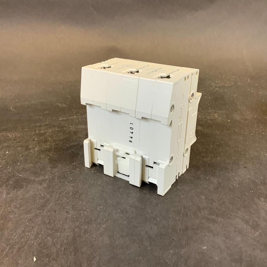 Used FERRAZ SHAWMUT LINDNER 1734 D01 NEOZED FUSE BASE ($25 OBO)