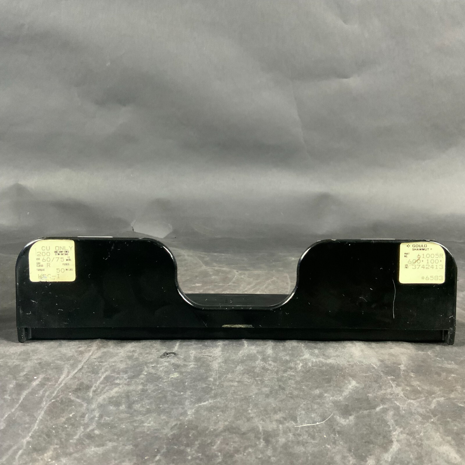 Used FERRAZ SHAWMUT 61005R FUSE BLOCK ($13 OBO)