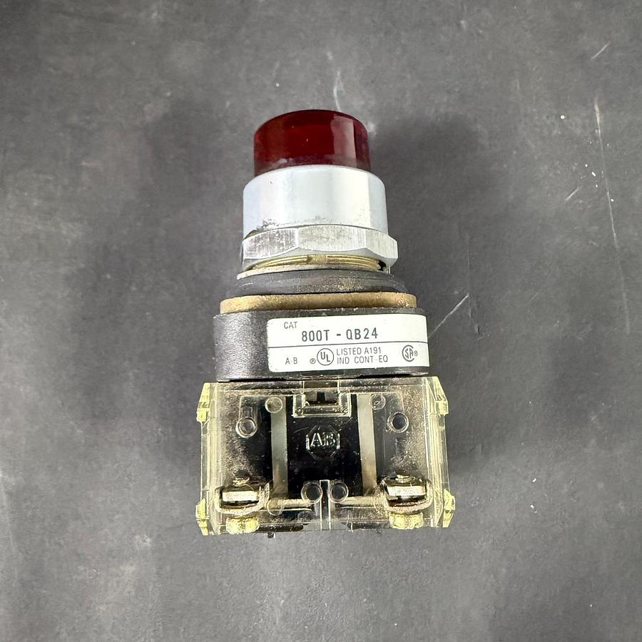 Used ALLEN BRADLEY 800T-QB24 SERIES T - RED PUSHBUTTON