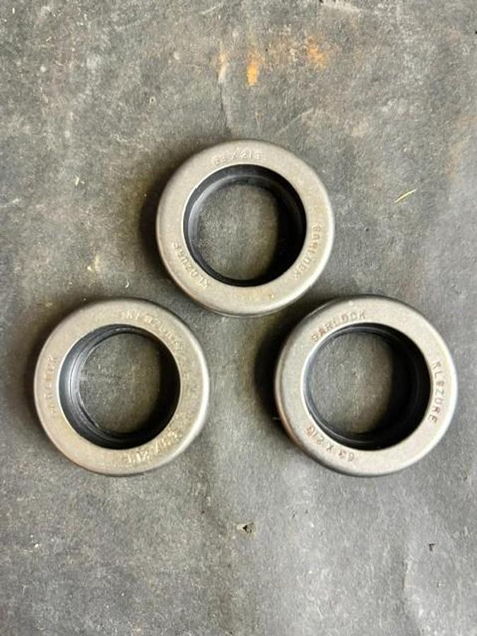 Used GARLOCK 175658 OIL SEALS