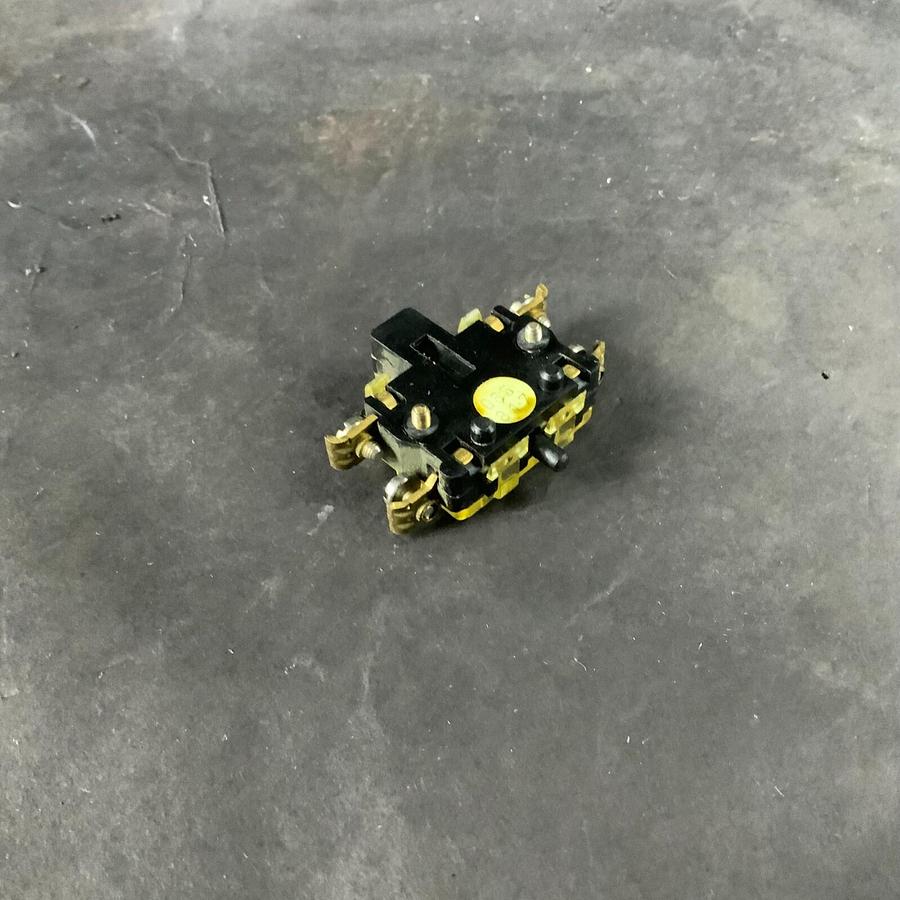 Used MOELLER HI22-PKZM3 AUXILIARY CONTACT ($10 OBO)