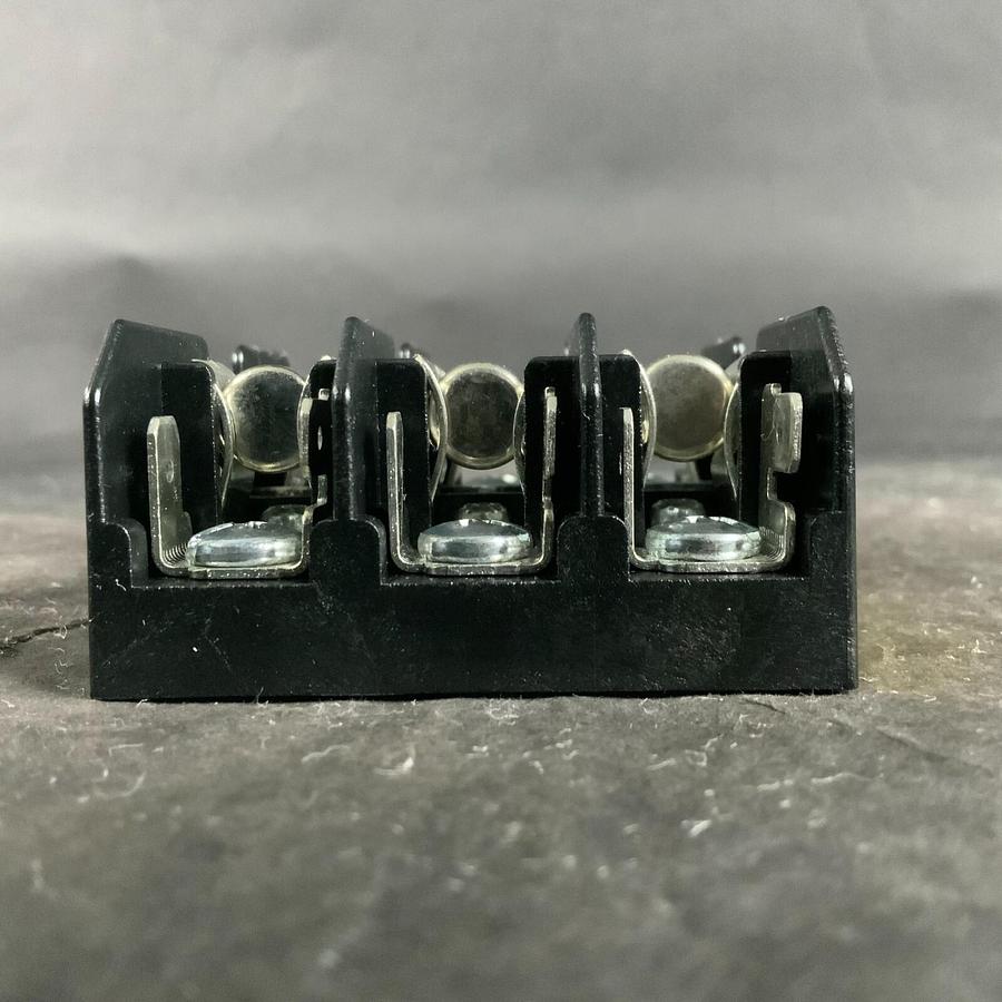 Used BUSSMANN BM6033SQ FUSE HOLDER ($15 OBO)