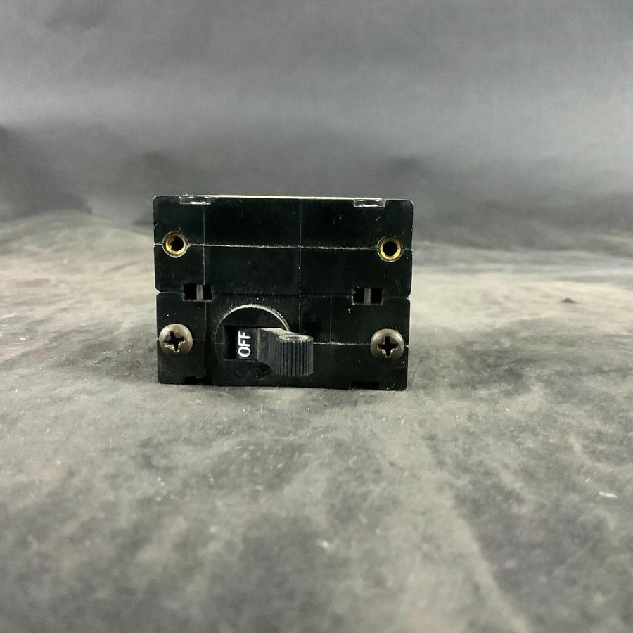 CARLING SWITCH - CIRCUIT BREAKER - AB2-B0-21-620-1D1-C ($12 OBO)