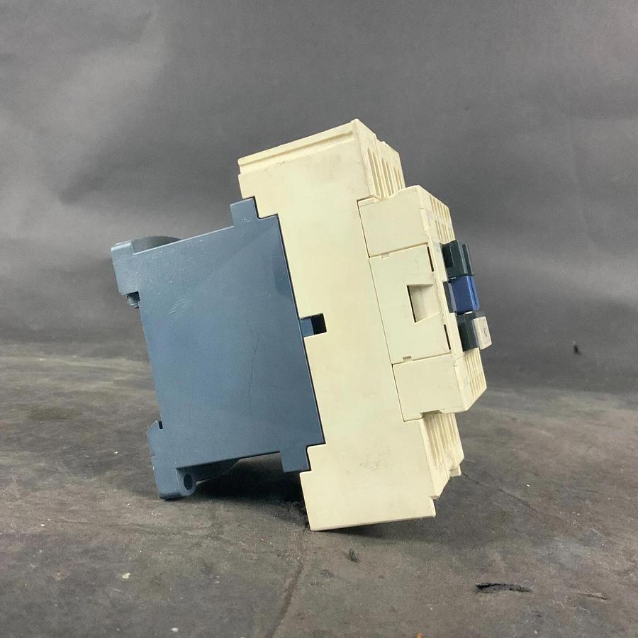 Used SCHNEIDER ELECTRIC CAD323BD CONTROL RELAY ($30 OBO)