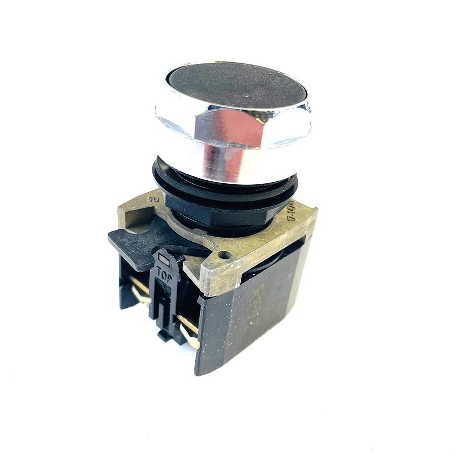 Used CUTLER HAMMER E22C7 SER A3 BLACK FLUSH PUSHBUTTON INDUSTRIAL CONTROL SWITCH