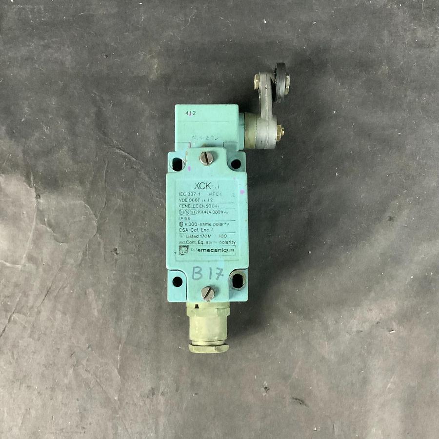Used TELEMECANIQUE XCK-J LIMIT SWITCH + ZCK E05 HEAD ($17 OBO)