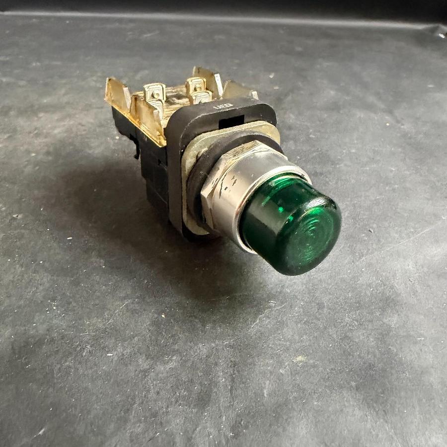 Used ALLEN BRADLEY 800T-NX458 GREEN PUSH BUTTON ($25 OBO)