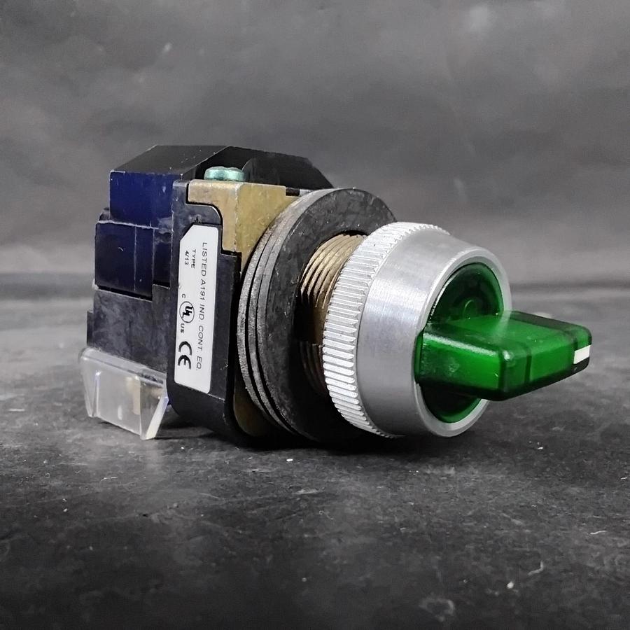 Used ALLEN BRADLEY 800T-16JG91KB7AX SER U GREEN SELECTOR SWITCH ($80 OBO)