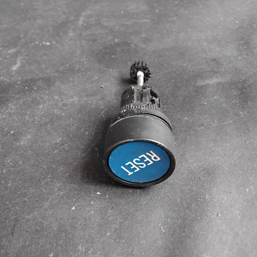 Used ALLEN BRADLEY 800EP-R607W RESET PUSHBUTTON ($4 OBO)